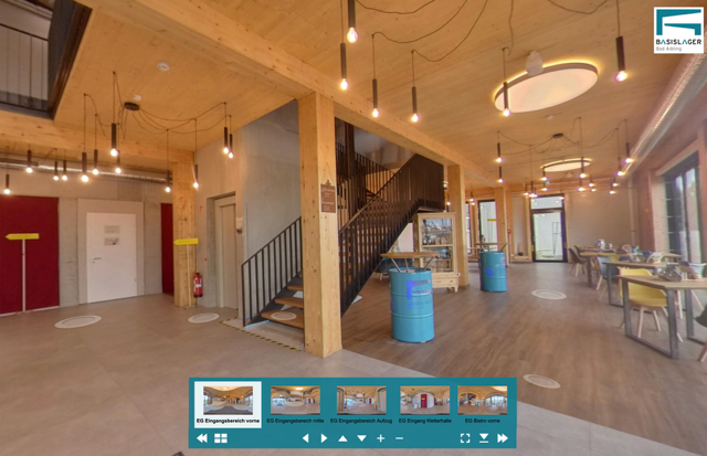 Der Screenshot aus der virtuellen Gebäudetour zeigt den Gastronomiebereich, darunter ist die Navigation des Onlinetools zu sehen.