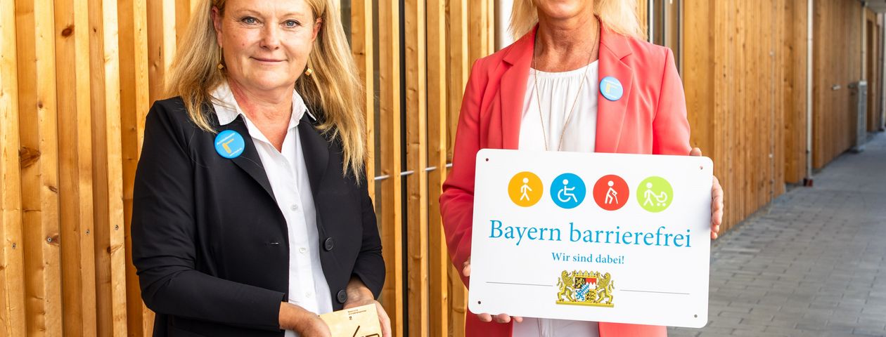 Kammerpräsidentin Prof. Lydia Haack und Bayerns Sozialministerin Ulrike Scharf