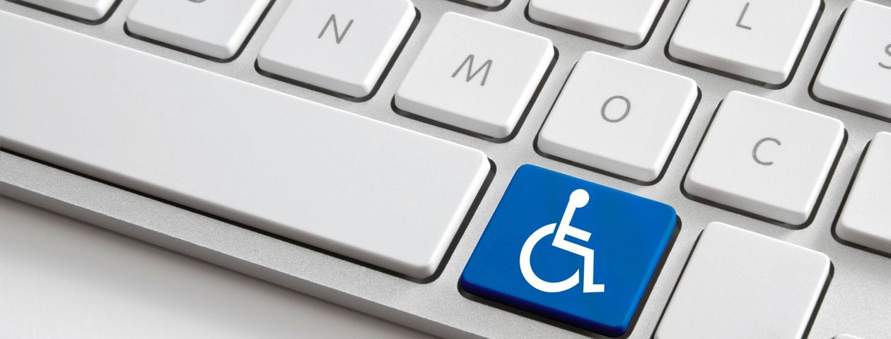 Tastatur mit Rollstuhl-Icon statt AltGr-Taste