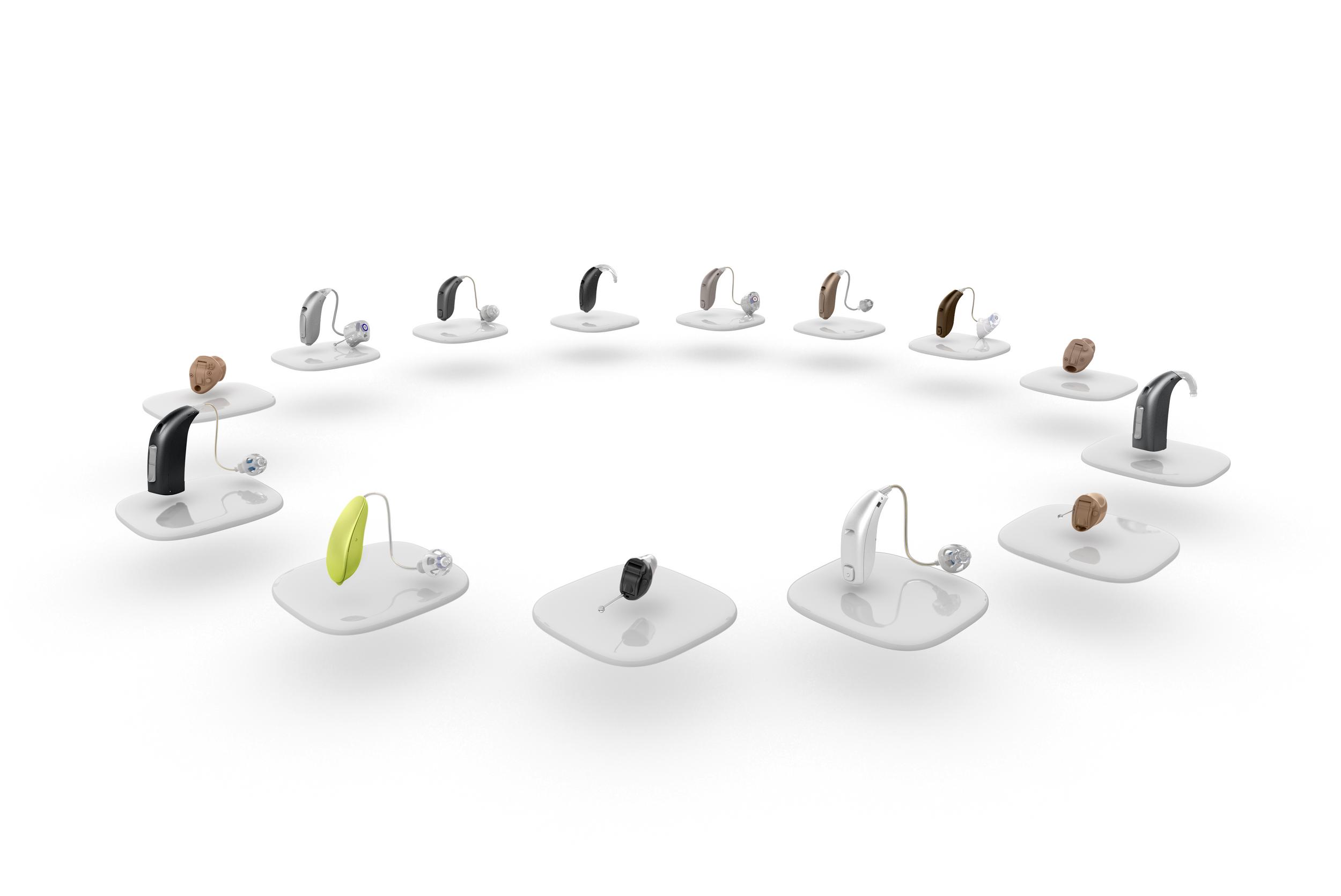 Eine Auswahl an verschiedenen Modellen von Hörgeräten als Keyvisual im Kreis angeordnet.